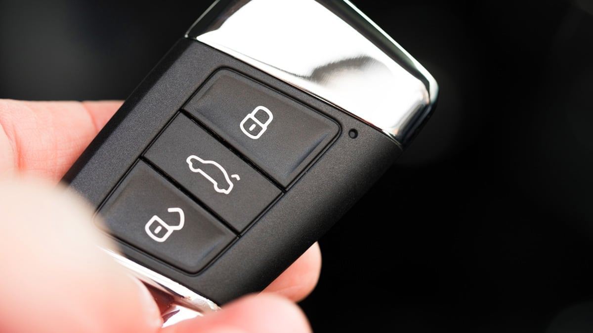 Car-buttons-that-unlock-new-features-when-long-pressed-1.jpg