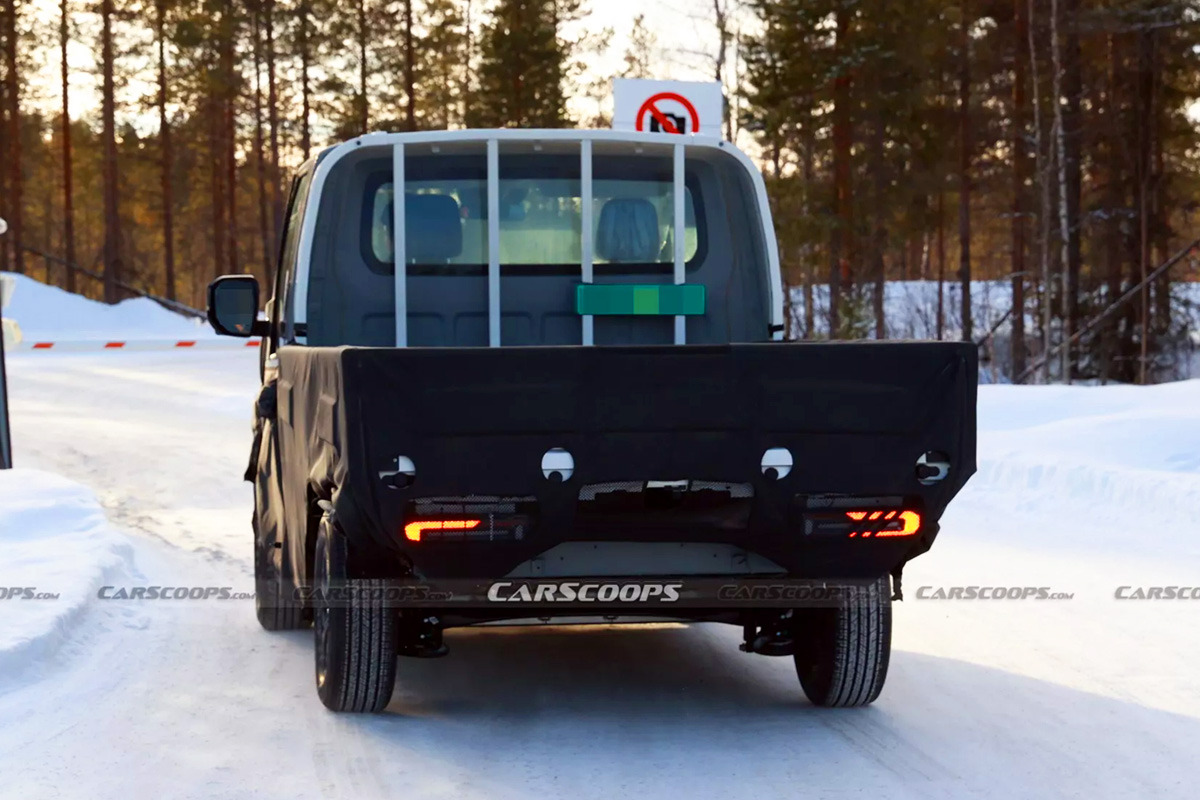 Kia PV5 truck test car captured 3.jpg