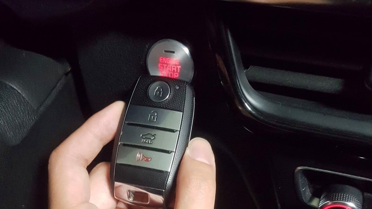 Solution-for-a-discharged-car-smart-key-2.jpg