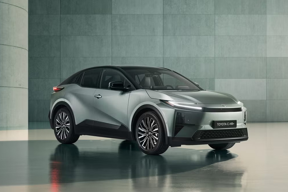 Toyota-C-HR-Unveiled-2.jpg
