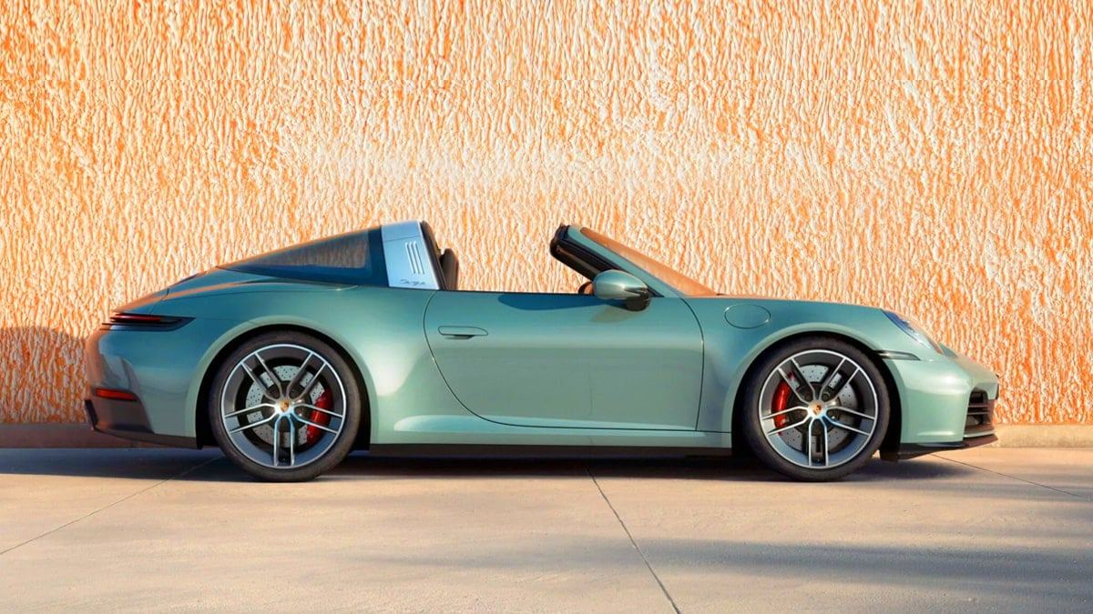 Porsche-unveils-three-new-911-4S-models-1.jpg