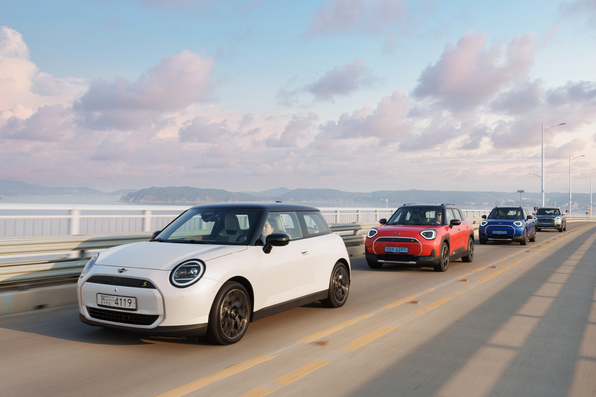 The-New-All-Electric-MINI-Family-1.jpg