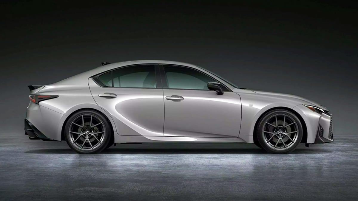 The-new-Lexus-IS-unveiled-for-the-first-time-1.jpg