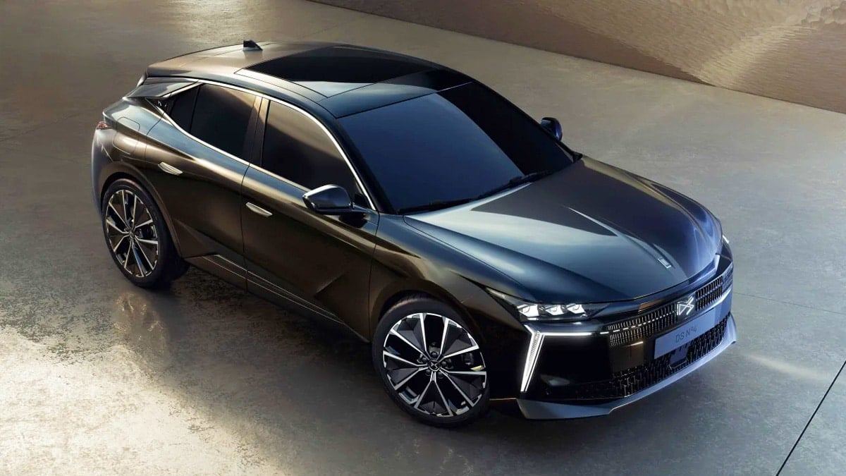 DS-Automobiles-announces-the-launch-of-the-DS-No4-4.jpg