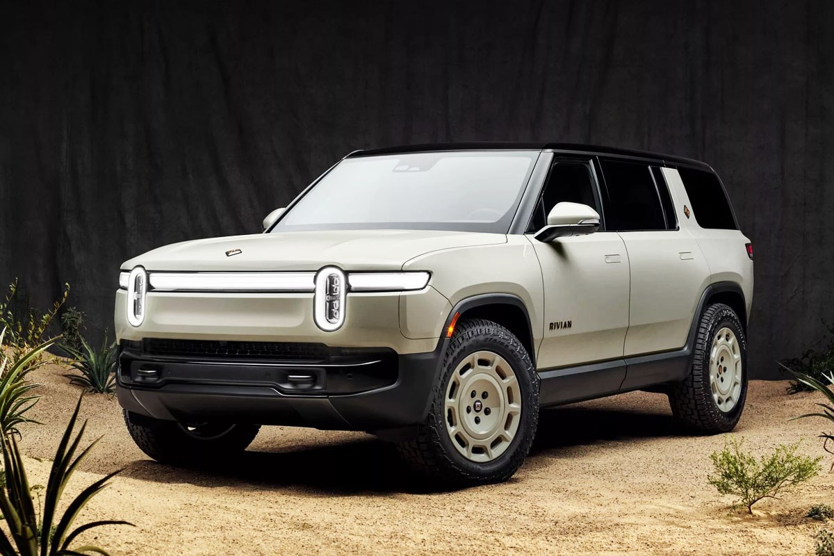 Rivian R1 Lineup California Dune Edition2.jpg