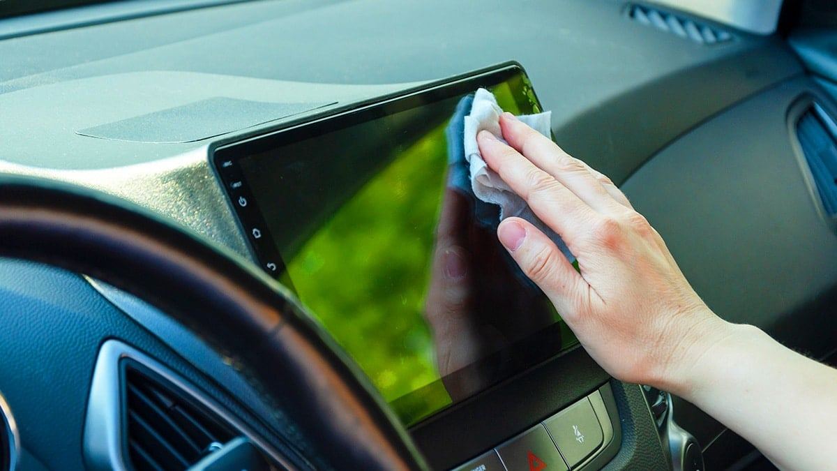 why-regular-wet-wipes-damage-car-interior-paint-3.jpg