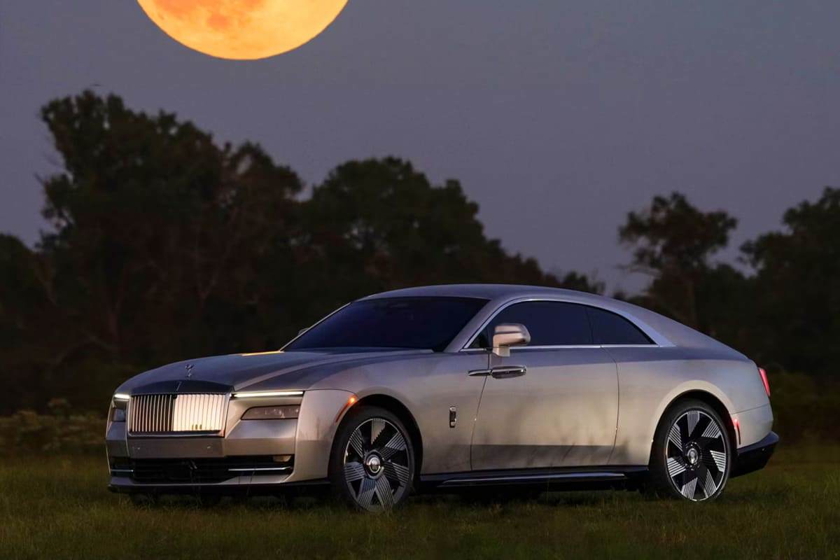 Rolls-Royce-Spectre-Lunaflair-7.jpg