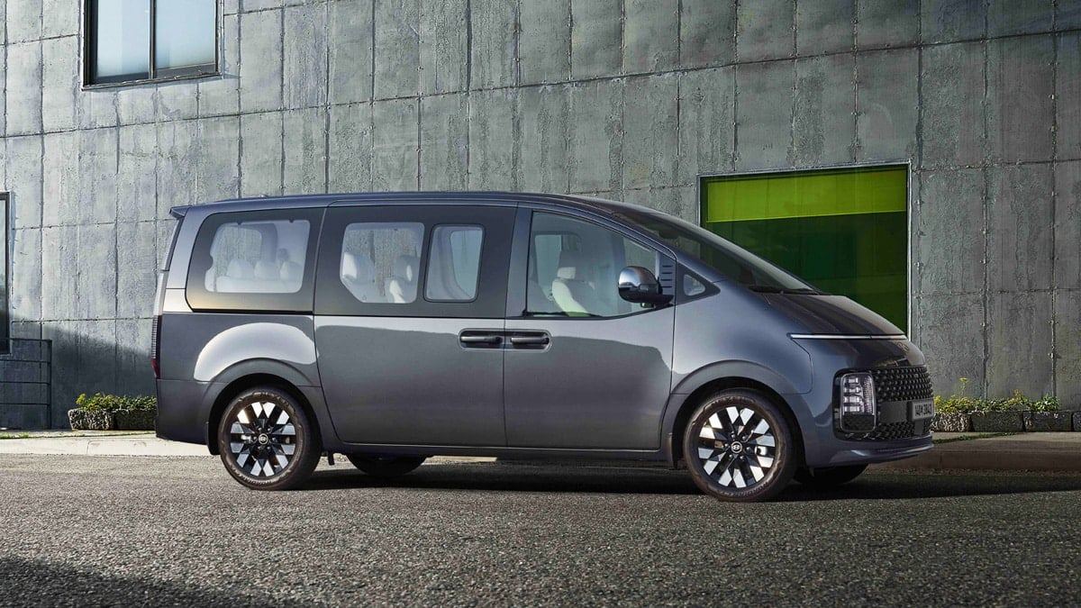 Hyundai-Staria-full-change-expected-image-appears-4.jpg