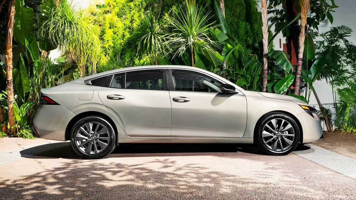 2026-nissan-sentra-full-change-elantra-civic-competitor-4.jpg