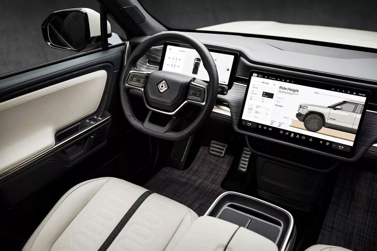 Rivian R1 Lineup California Dune Edition4.jpg