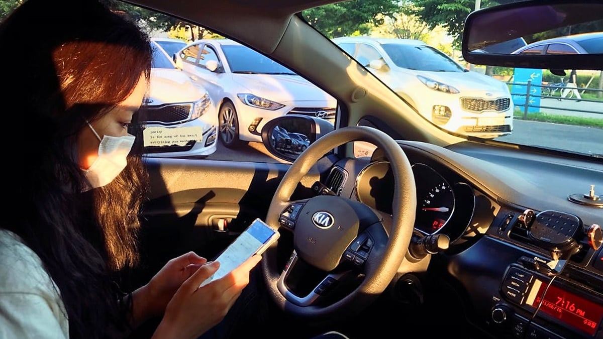 Actress-Shin-Hye-suns-car-the-Kia-Pride-3.jpg