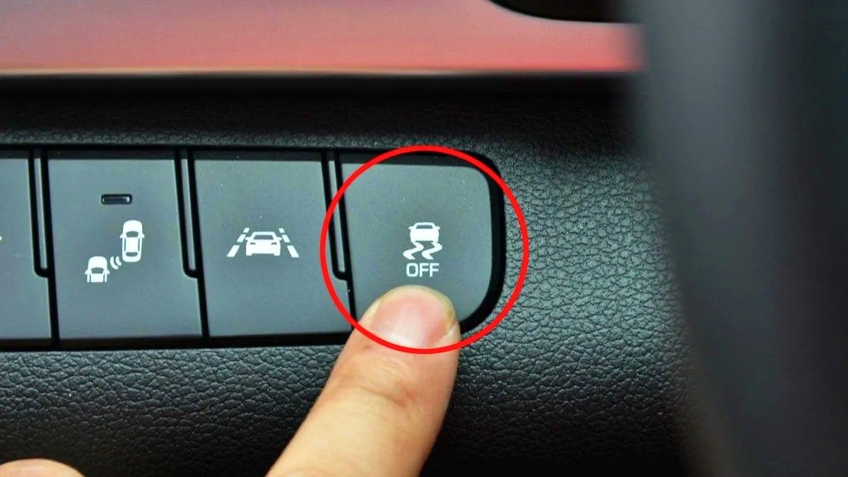 Do-not-press-the-ESC-OFF-button-inside-the-car-5.jpg