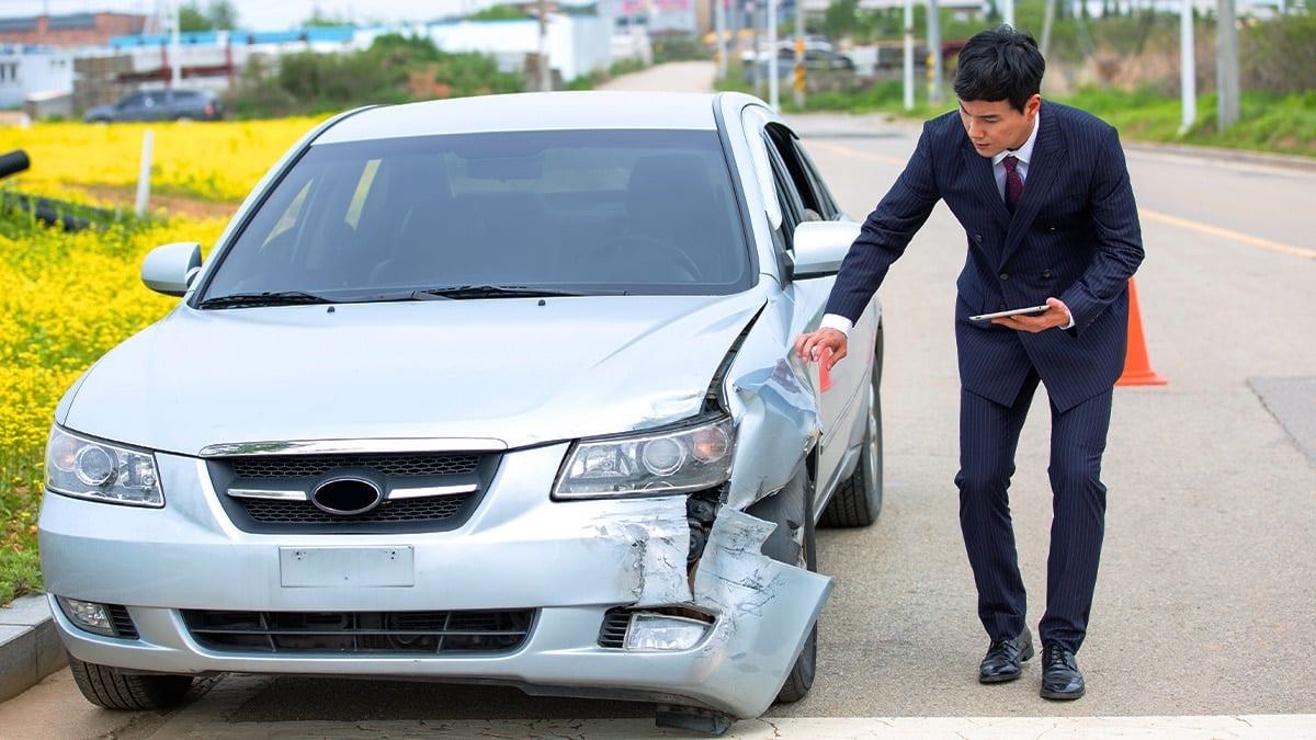 traffic-accident-tow-truck-insurance-claim-tips-1.jpg