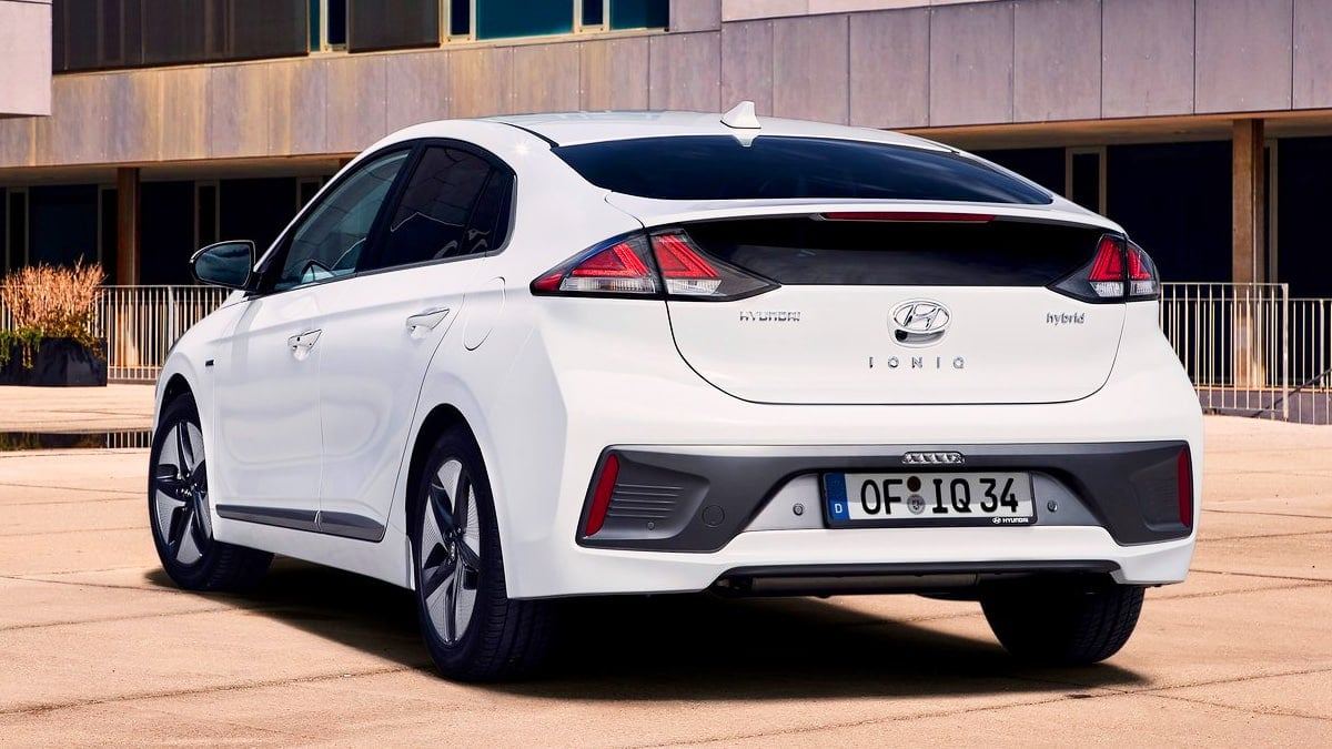 used-hyundai-ioniq-hybrid-review-buyers-guide-1.jpg
