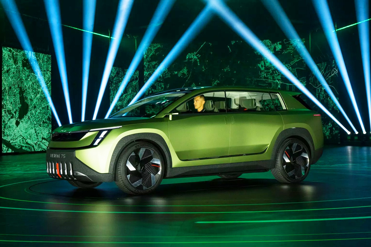 Skoda-Teases-New-Flagship-Electric-SUV-4.jpg