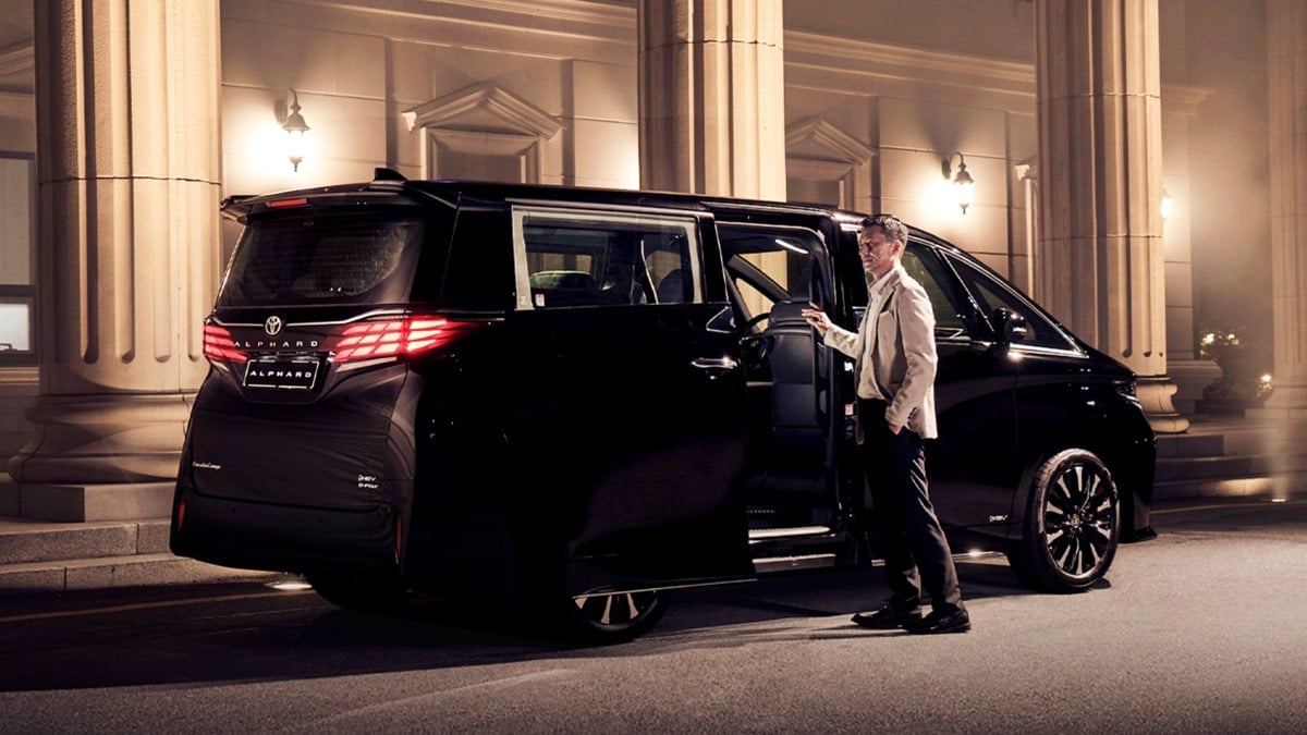 Toyota-Alphard-Hybrid-Owner-Reviews-6.jpg