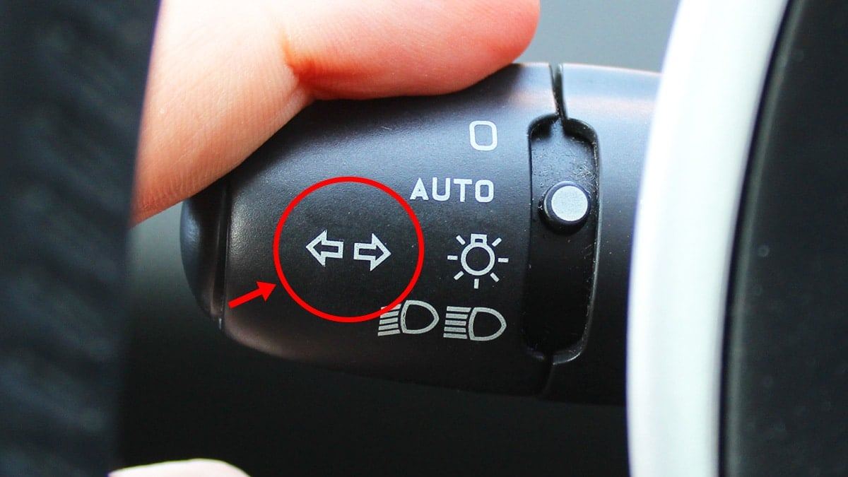 car-turn-signal-blink-setting-safety-tip-2.jpg