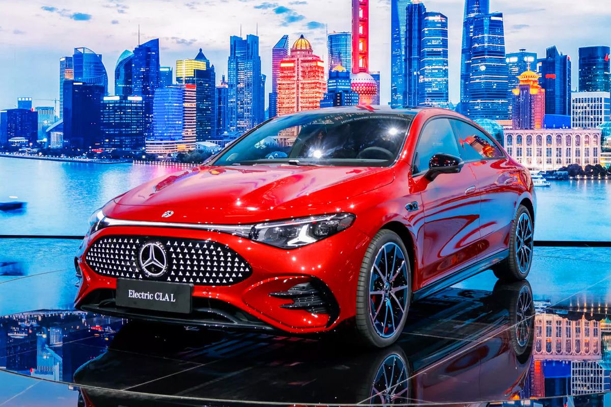 Mercedes-Benz-unveils-new-CLA-L-1.jpg