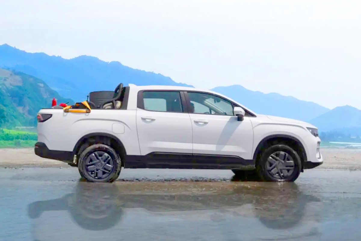 Geo-Radar-Hybrid-Pickup-Unveiled-1.jpg