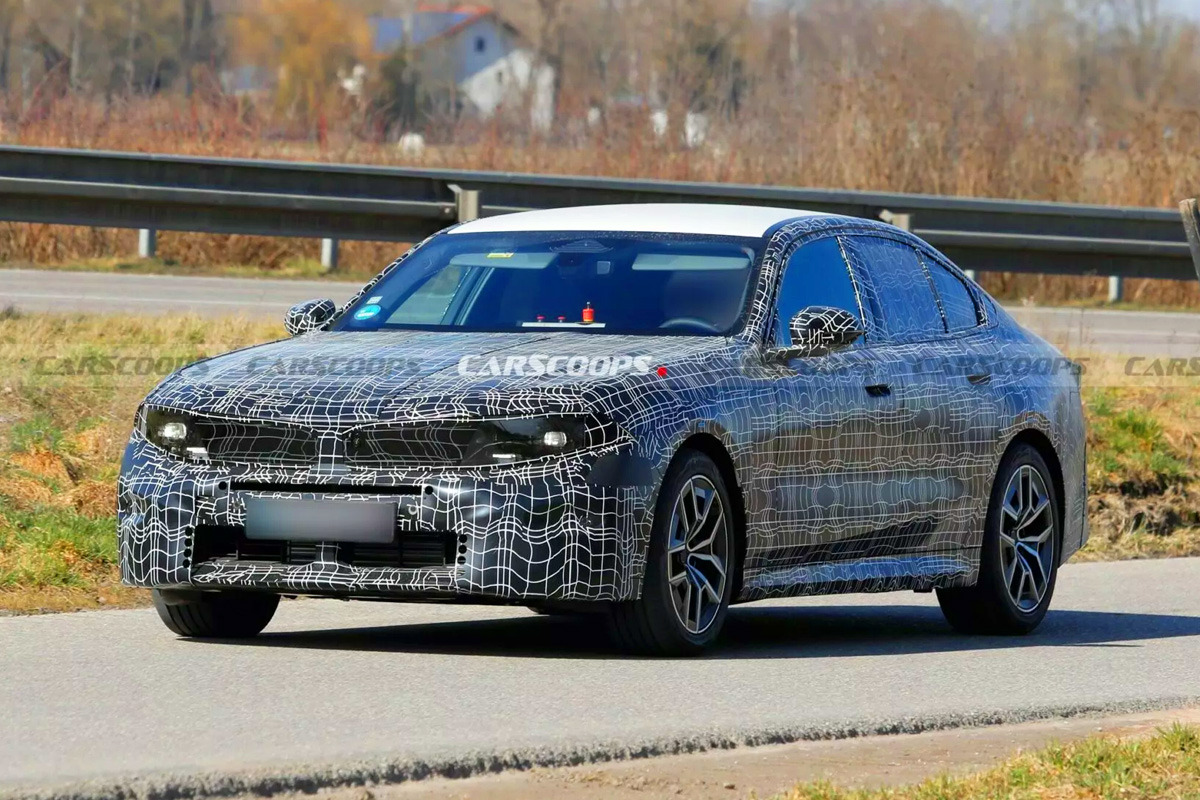 BMWs-new-5-Series-prototype-captured-4.jpg
