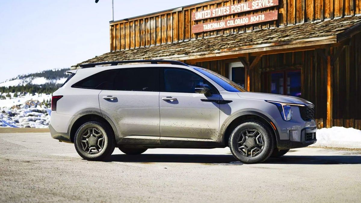 2026-kia-sorento-price-hike-removes-navigation-controversy-2.jpg