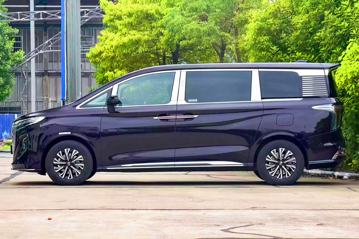 Hongqi-Premium-Minivan-HQ9-4.jpg