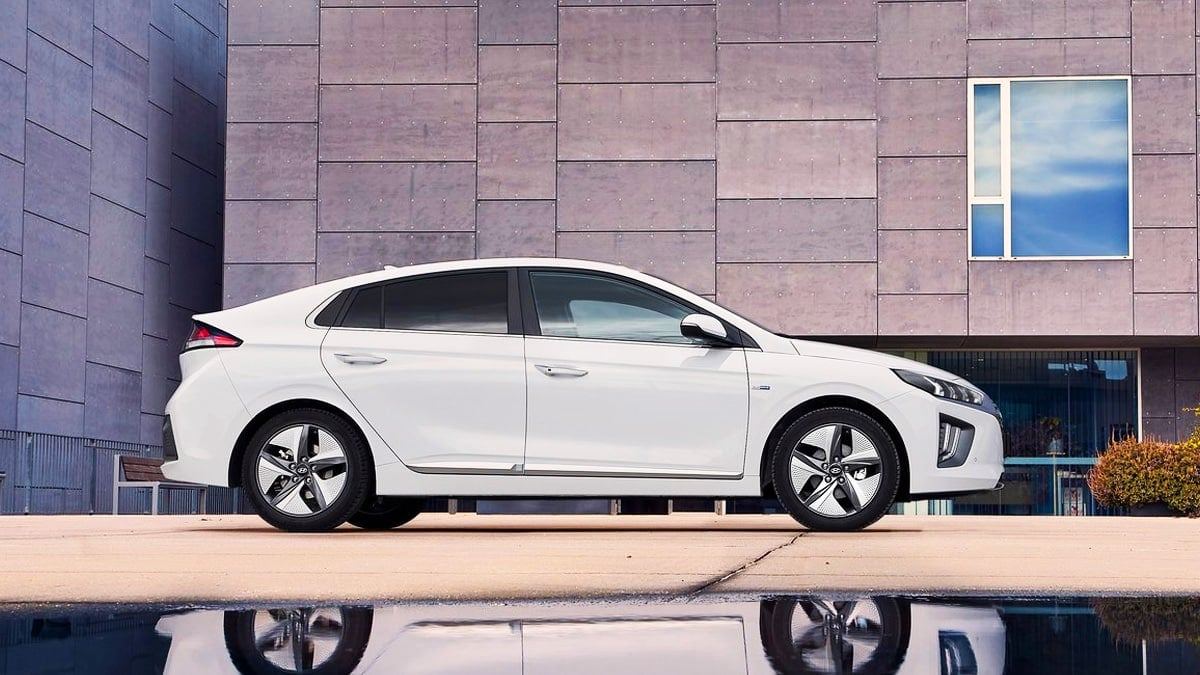 used-hyundai-ioniq-hybrid-review-buyers-guide-2.jpg
