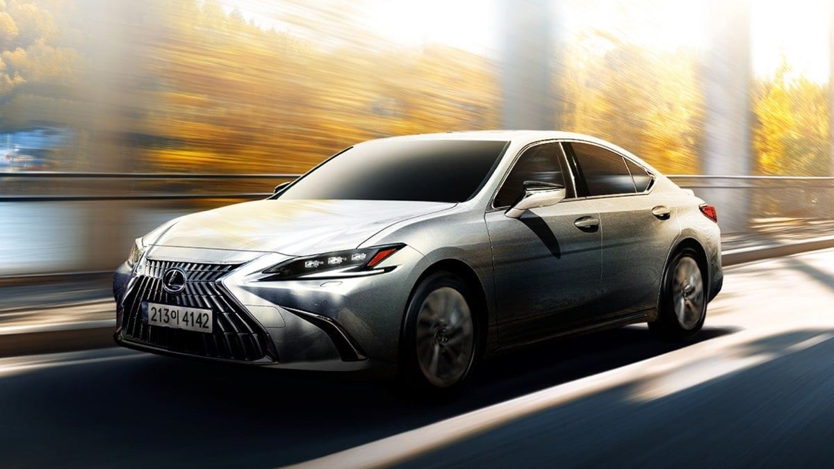 The-Lexus-ES-300h-is-receiving-rave-reviews-3.jpg