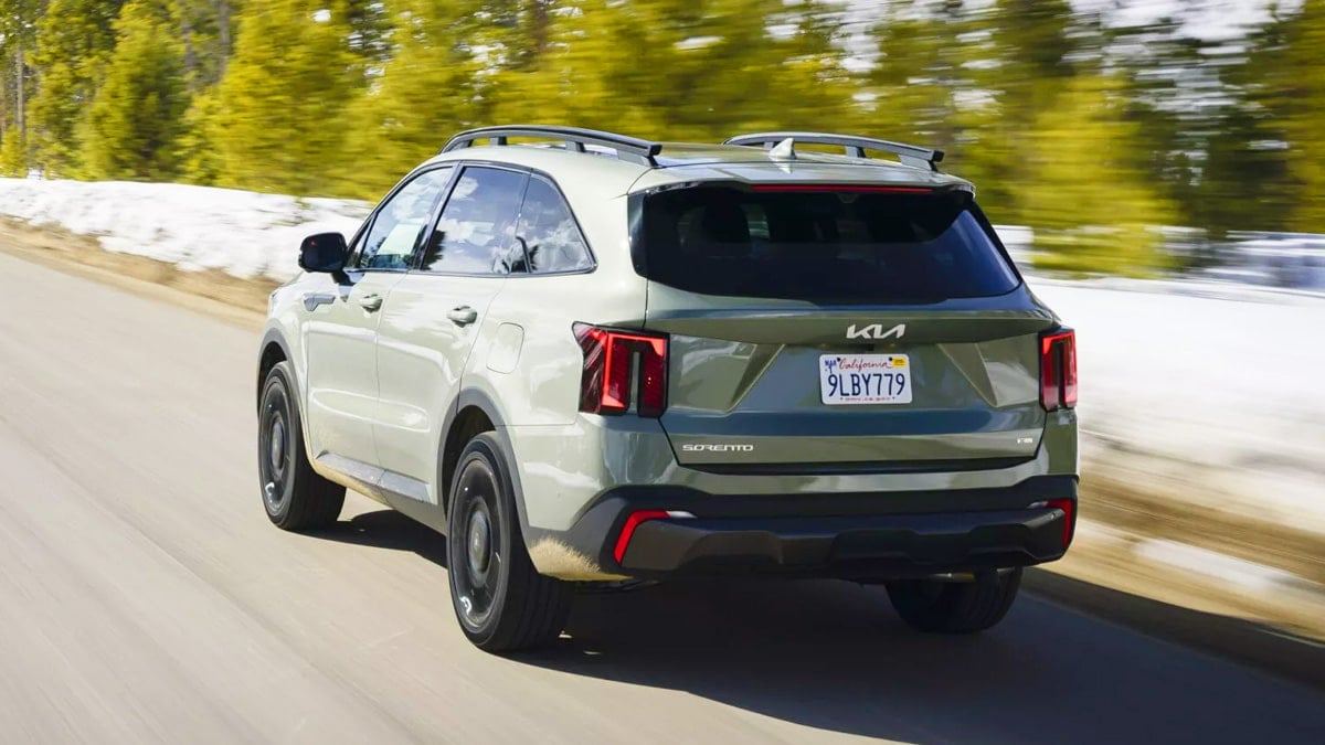 2026-kia-sorento-price-hike-removes-navigation-controversy-3.jpg