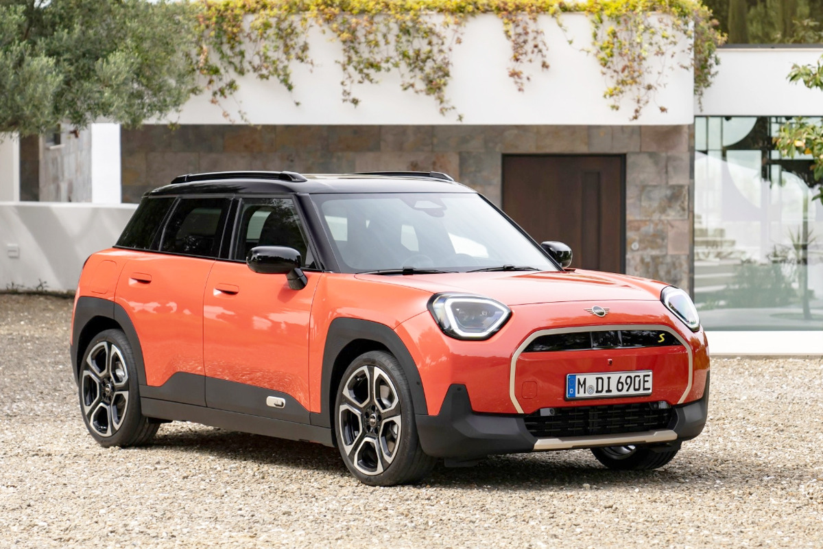 The-New-All-Electric-MINI-Family-4.jpg