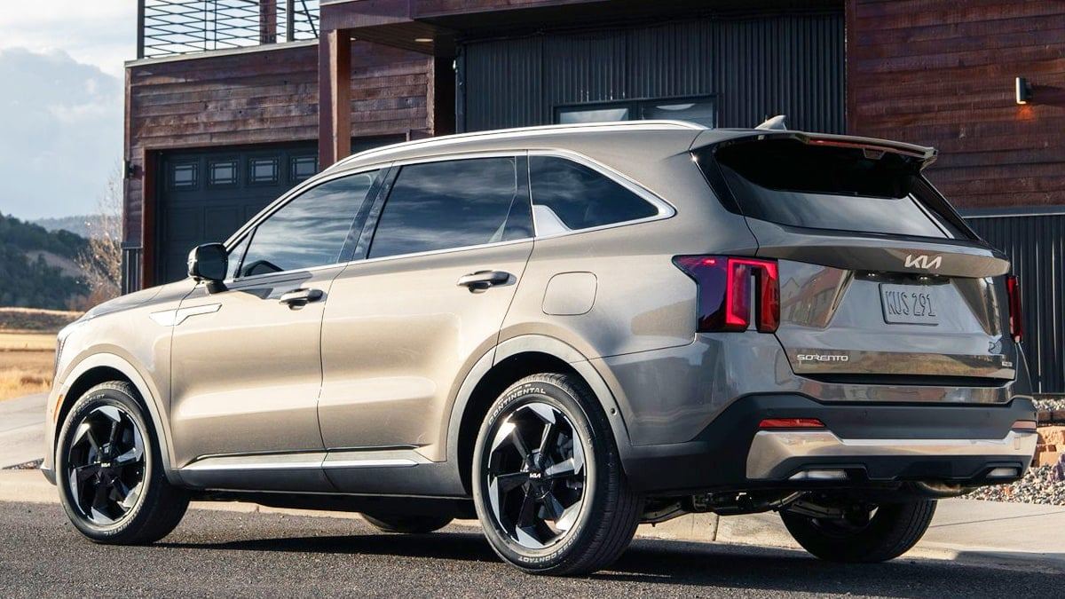 kia-sorento-hybrid-market-dominance-vs-santa-fe-4.jpg