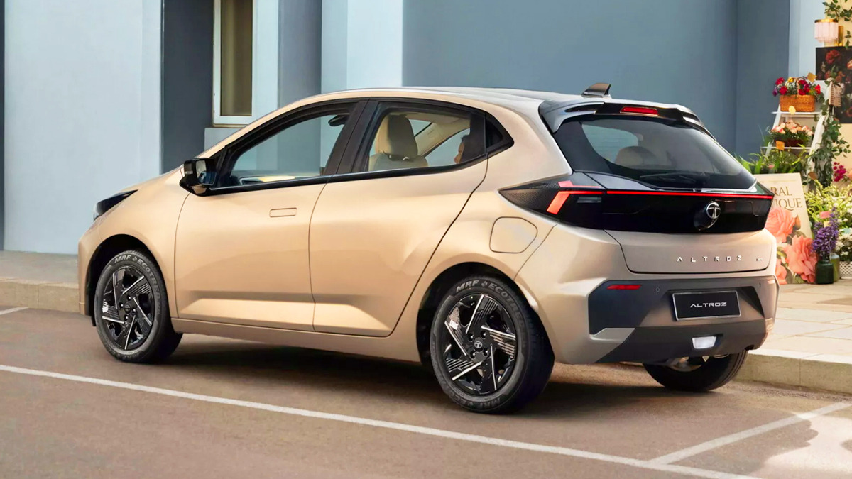 2025-Tata-Altroz-%E2%80%8B%E2%80%8BFacelift-Unveiled-1.jpg