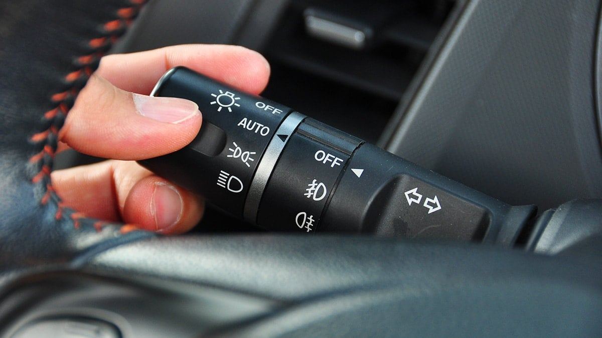 car-turn-signal-blink-setting-safety-tip-4.jpg
