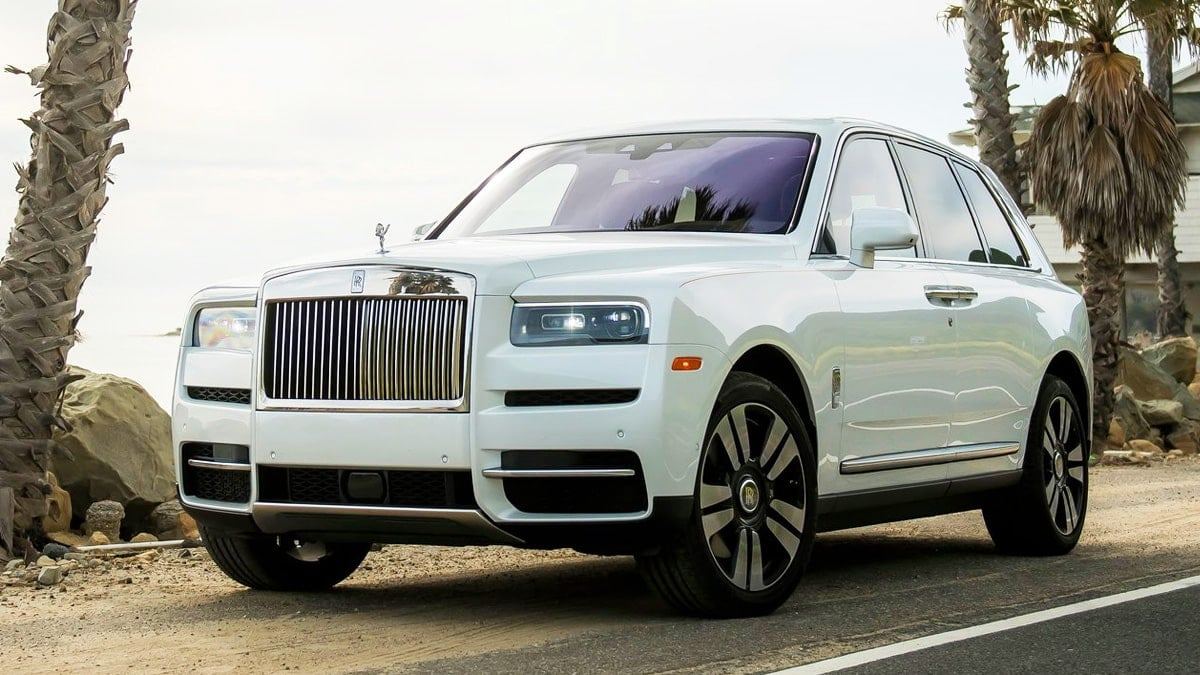 song-jihyo-supercar-review-rolls-royce-cullinan-ferrari-sf90-2.jpg