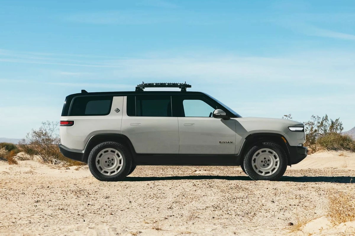 Rivian R1 Lineup California Dune Edition1.jpg