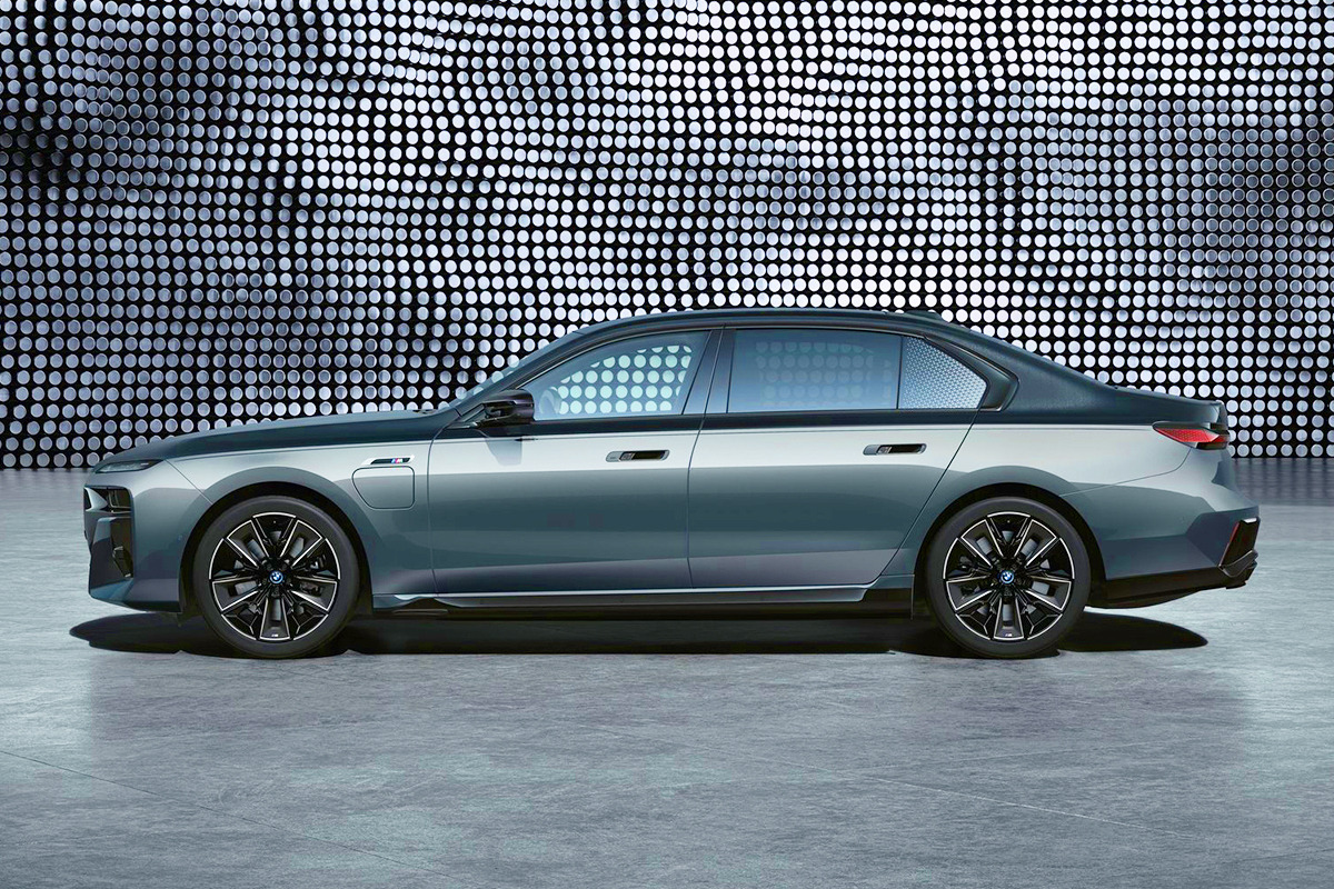 BMW-7-Series-outpaces-S-Class-4.jpg