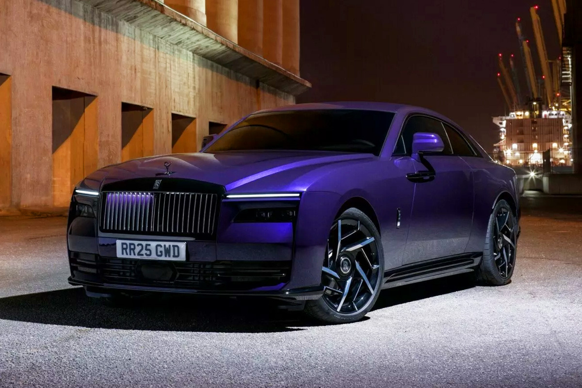 Rolls-Royce-Black-Badge-Spectre-unveiled-2.jpg