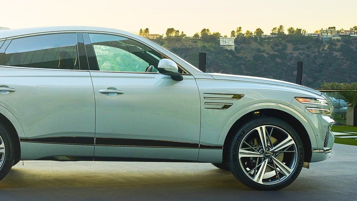 2026-genesis-gv80-hybrid-v2l-preview-2.jpg
