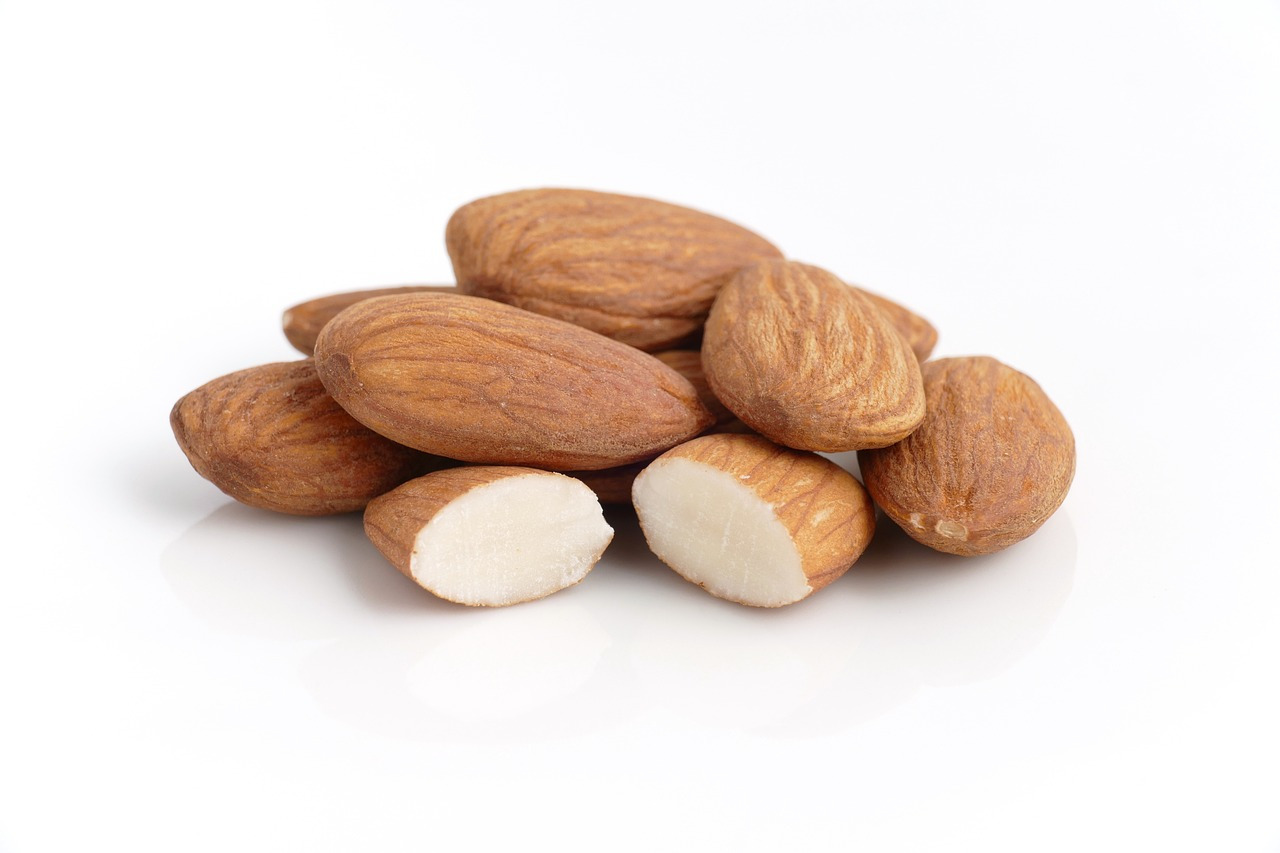 almonds-6583639_1280.jpg