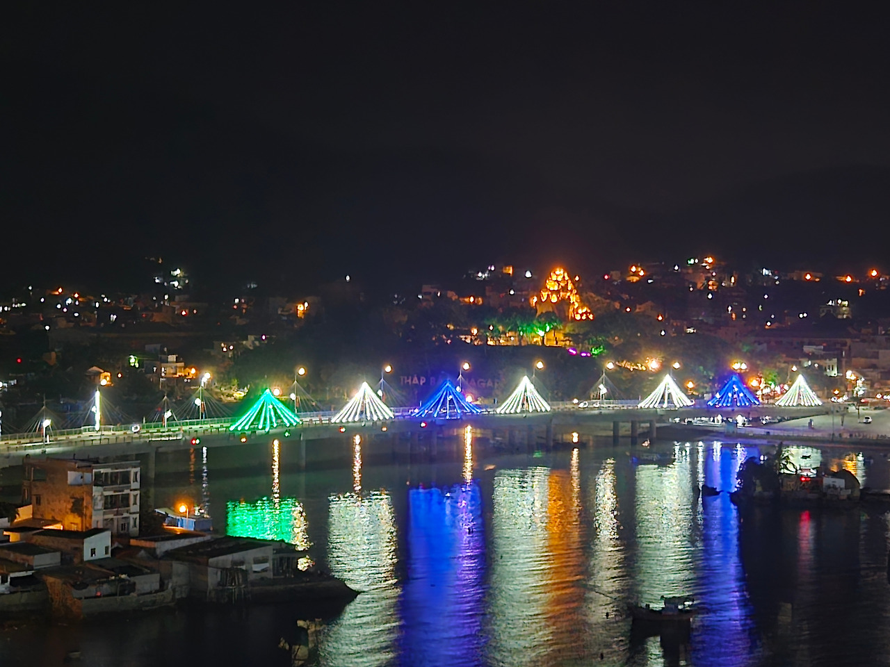 까이강 야경.jpg