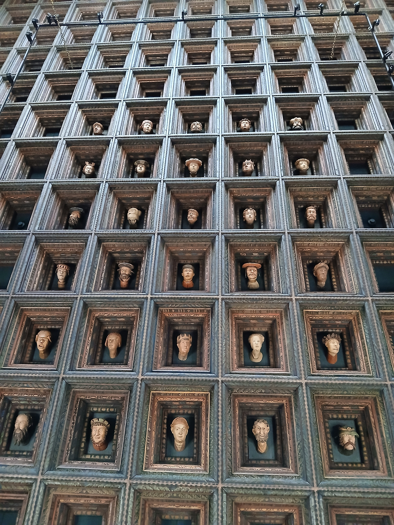 원래 196개 얼굴, 각도 다름.jpg