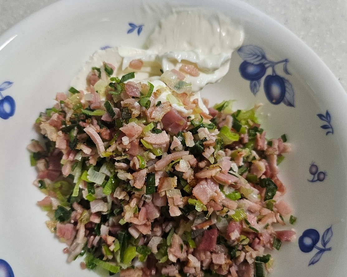 대파크림치즈베이글-치즈와 대파베이컨볶음 섞기.jpg