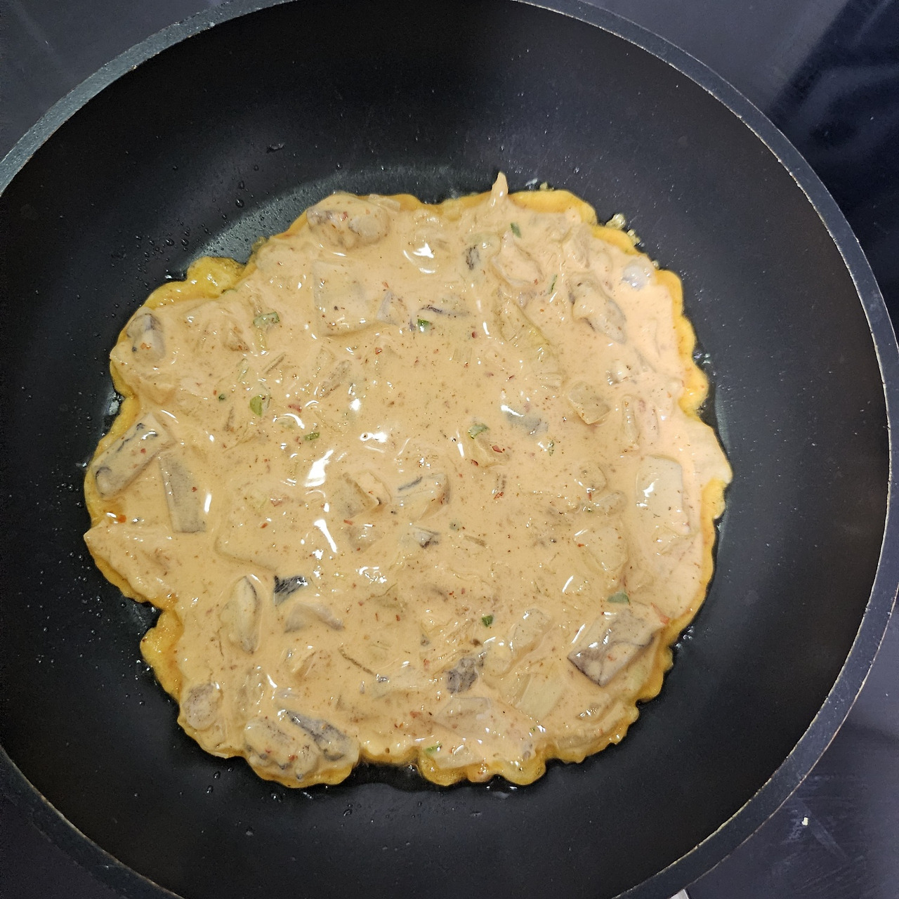 김치전-프라이팬에 굽기.jpg