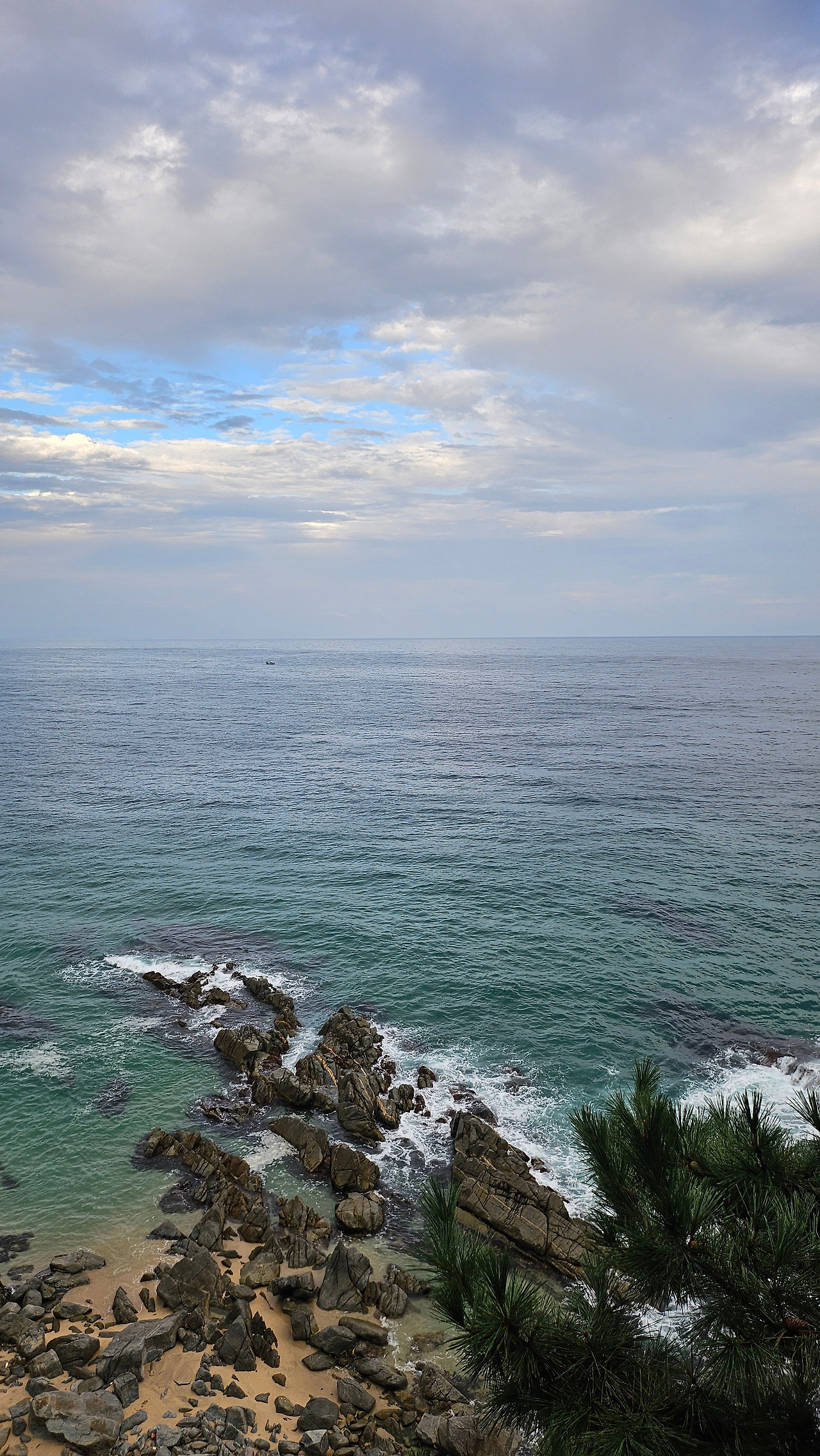 망향휴게소에서 본 바다.jpg