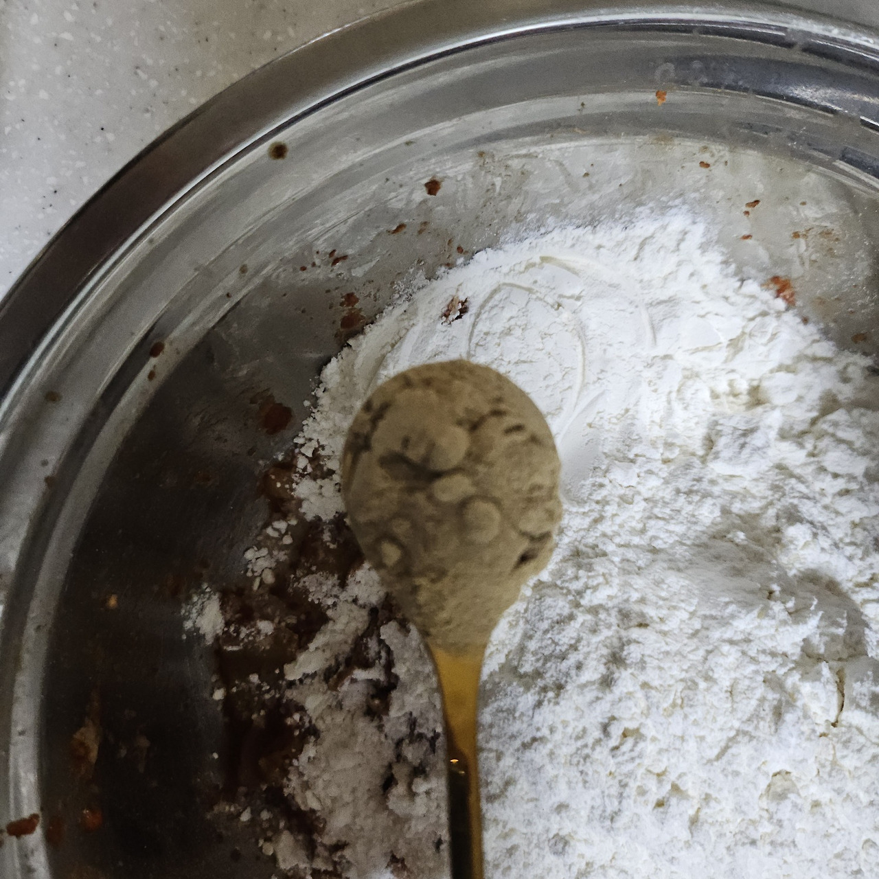 김치전-반죽에 보리새우가루 넣기.jpg