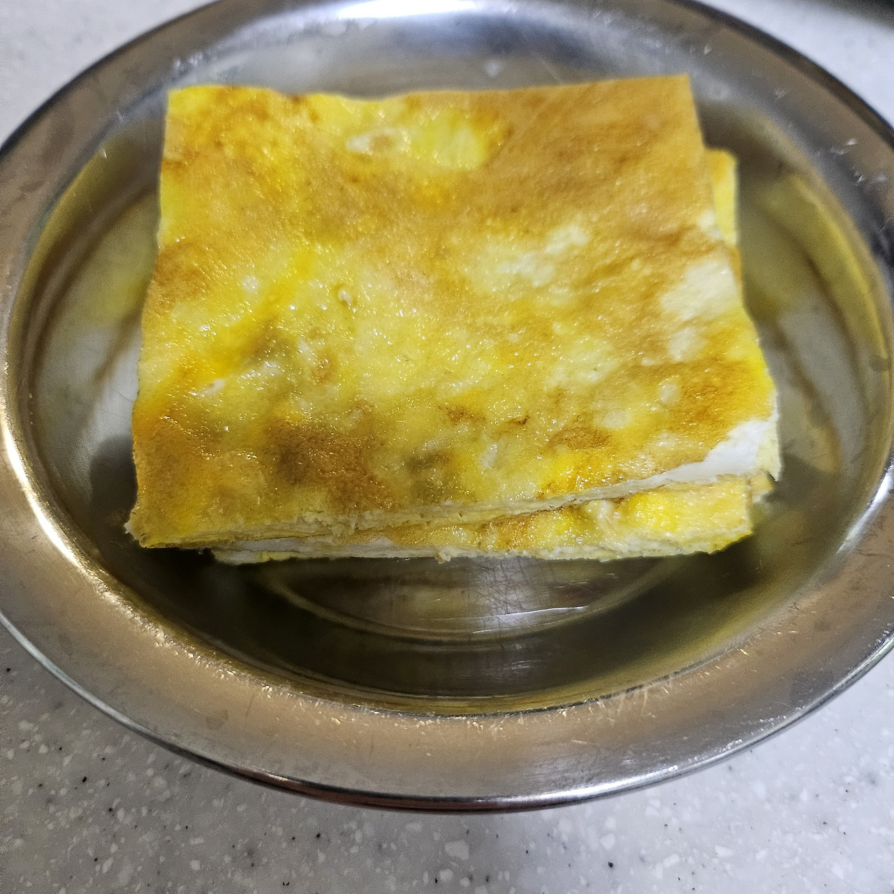 사각김밥-계란지단 부쳐서 자르기.jpg