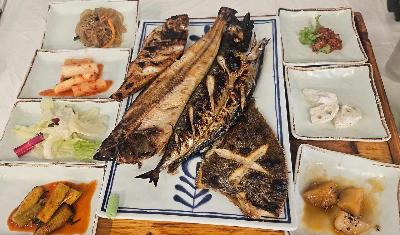 고선생 화덕생선구이-3인 상차림.jpg