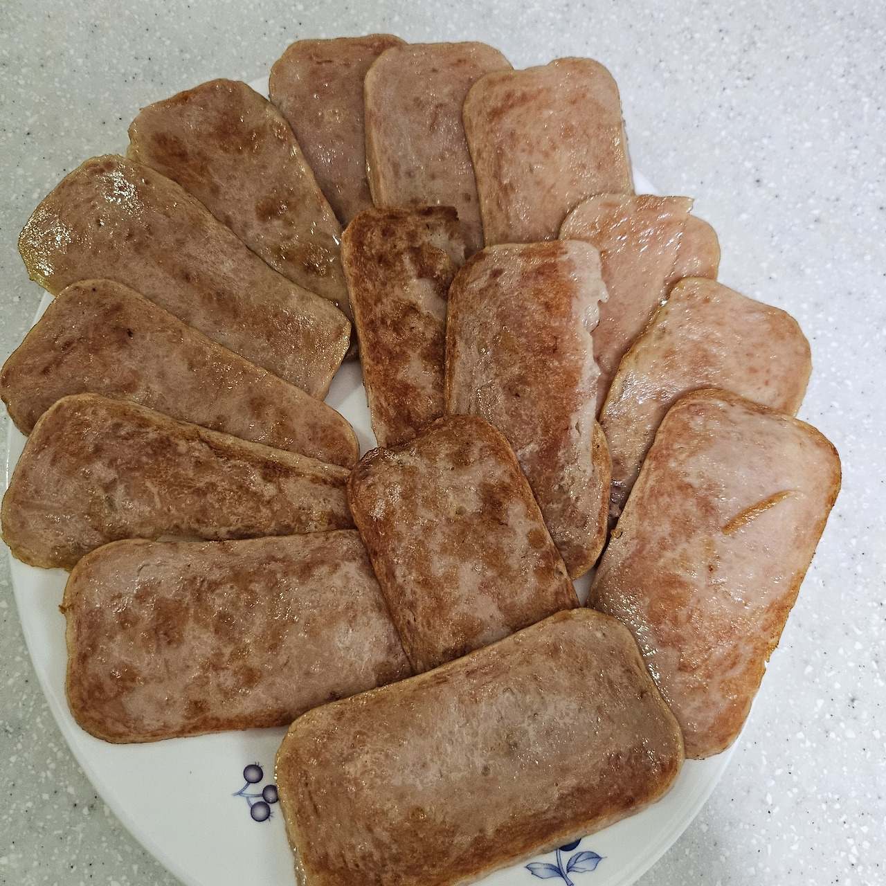 사각김밥-스팸 구워서 준비.jpg