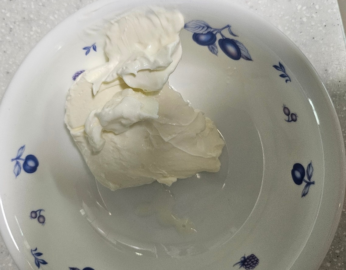 대파크림치즈베이글-크림치즈 덜기.jpg