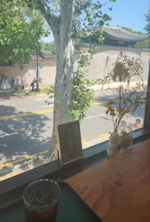 영추문 카페.jpg